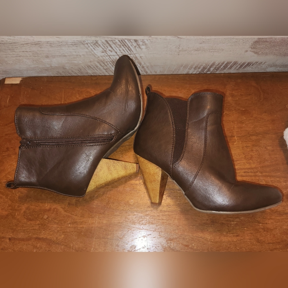 EUC-Wild Diva chocolate brown boots-Size 7.5